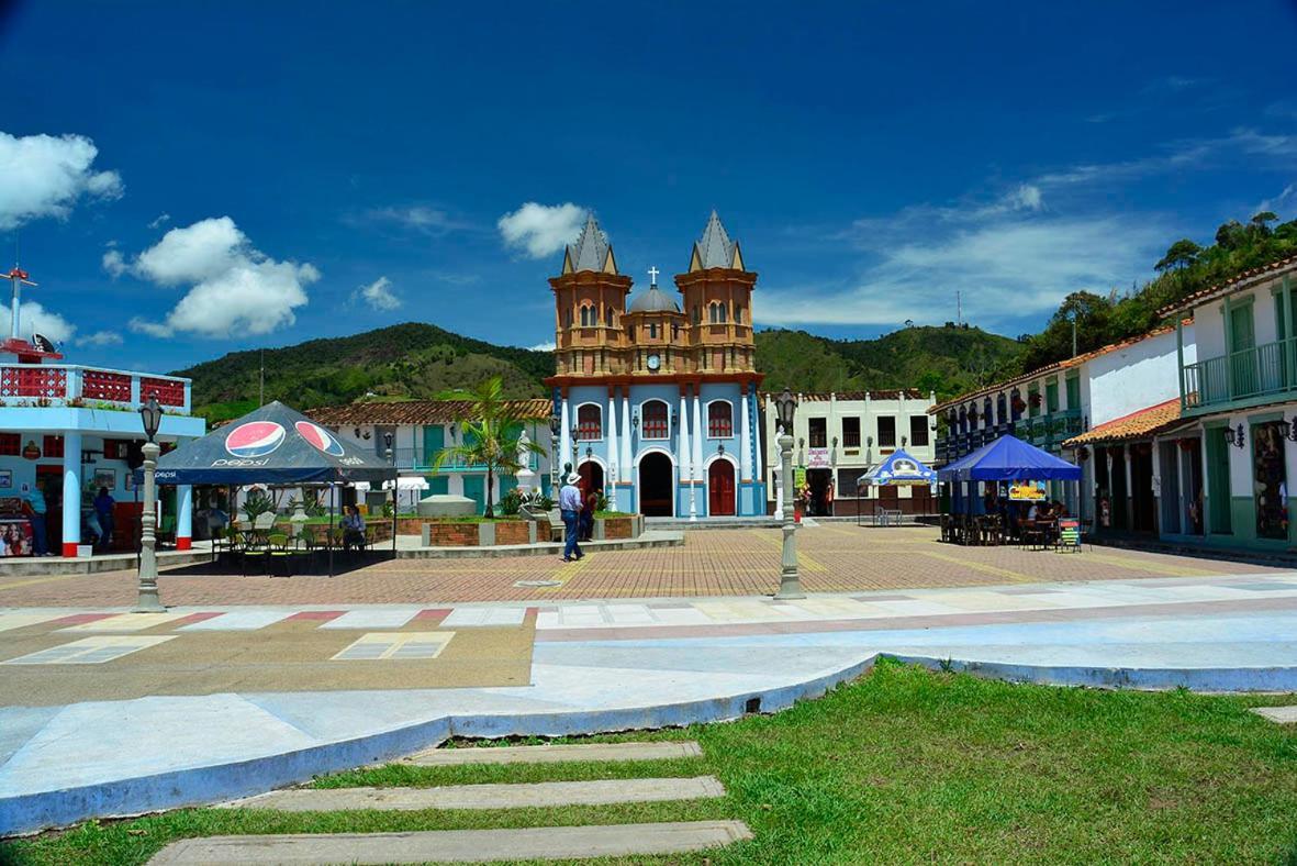 Hotel Campestre Alto Lindo En Guatapé Dış mekan fotoğraf